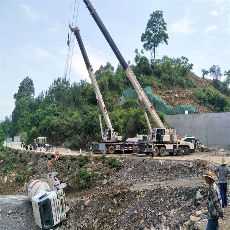 莆田城厢汽车掉沟里叫吊车救援要多少钱